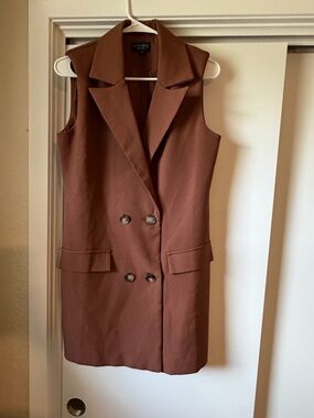 Sleeveless Double-Breasted Vest Blazer in Brown